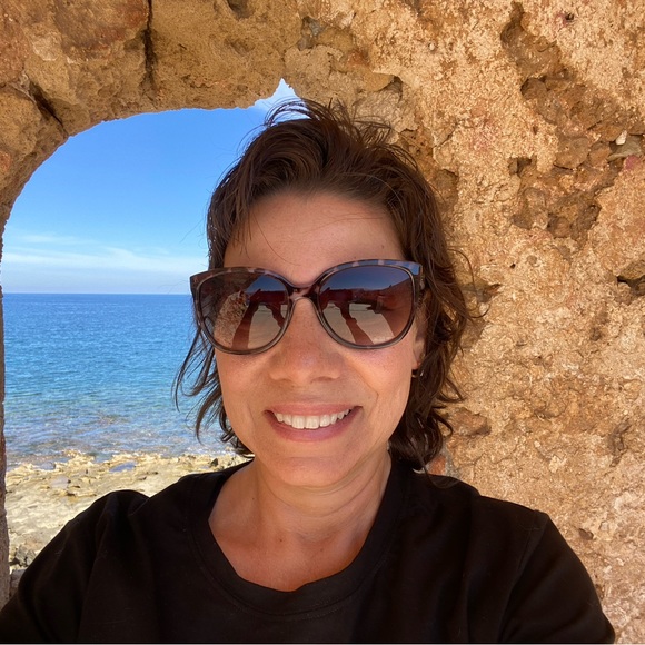 Meet your Posher, Gina - Picture 2 of 2